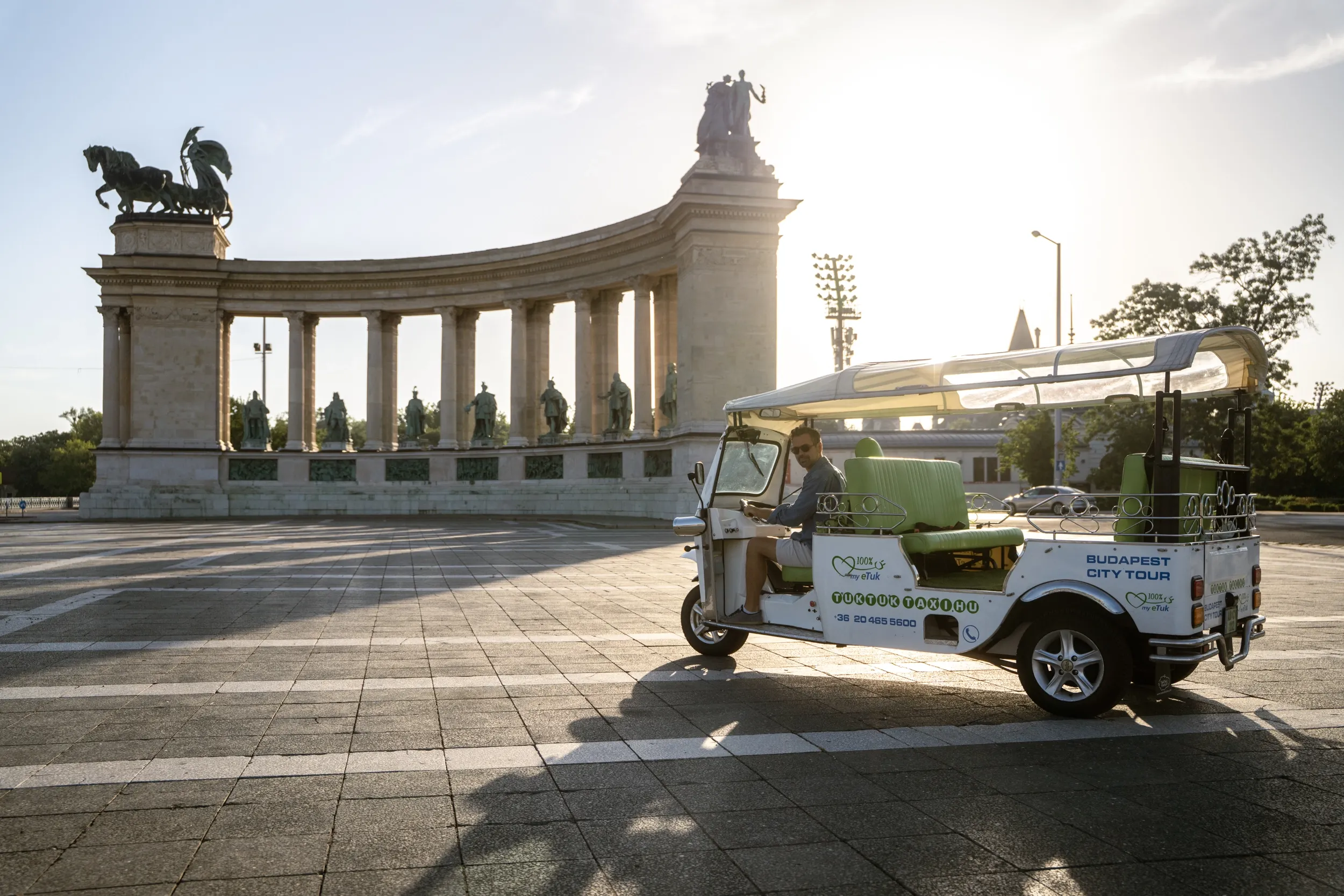 150 perces budapesti tuk tuk városnézés